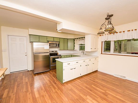 4th image of 1455 Waukazoo Dr