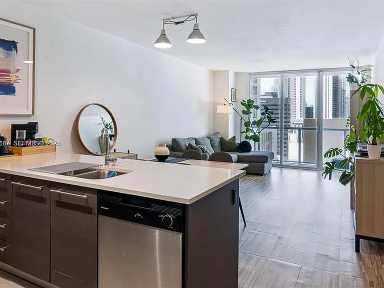 55 SE 6th St #1506 — Photo 8