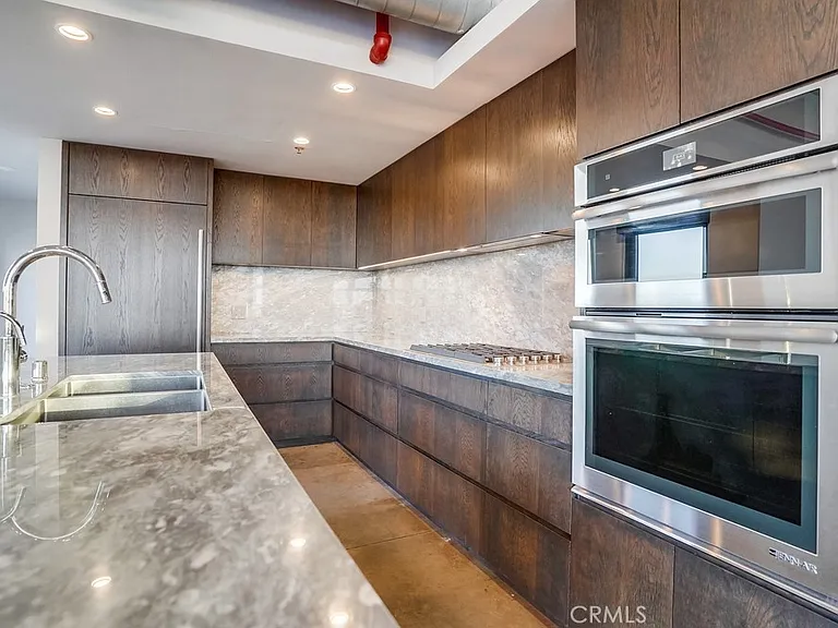 100 W 5th St #Penthouse 9B — Photo 13
