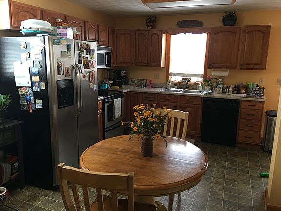 Spacious kitchen 