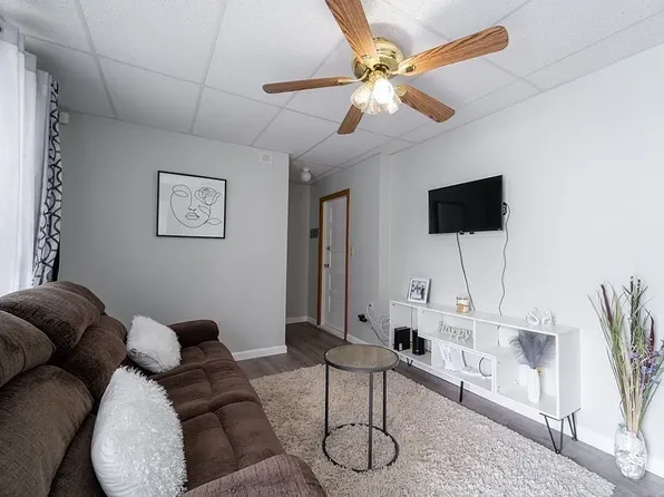 61 Houghton St APT 2, Worcester, MA 01604