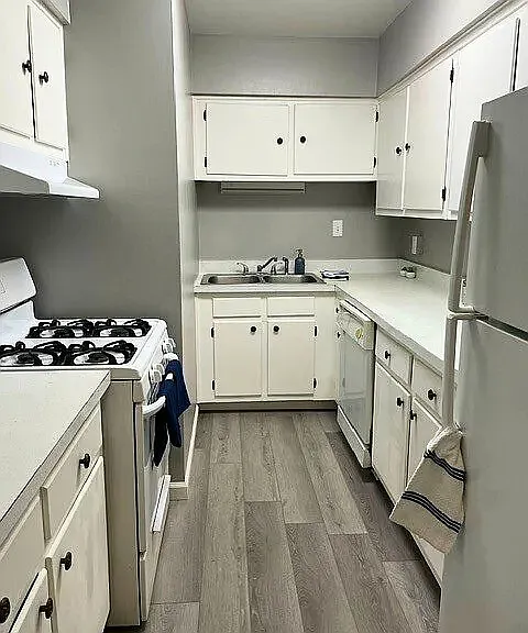 2 bed, 950 sqft, $799 — Photo 3