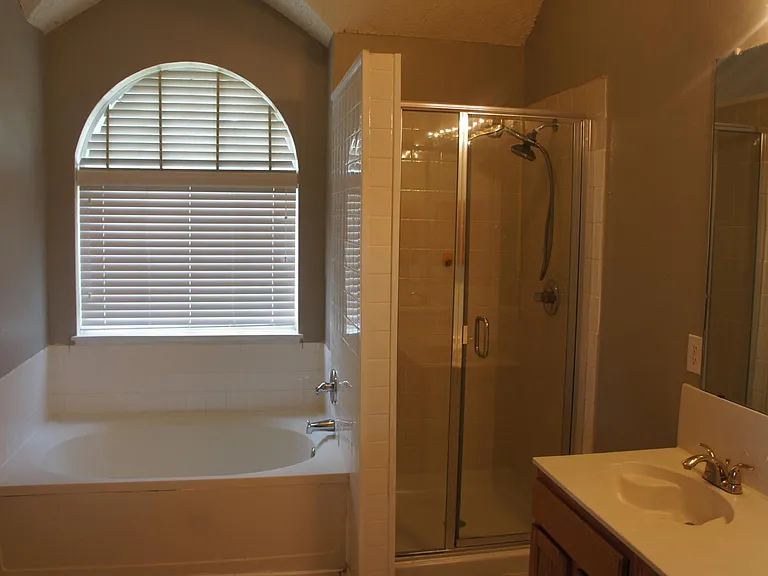 1839 Hillwood Dr — Photo 8