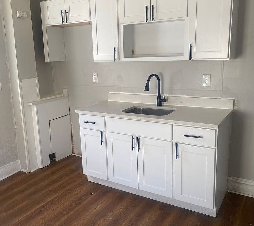 1st image of 416 S 18th St Floor 2