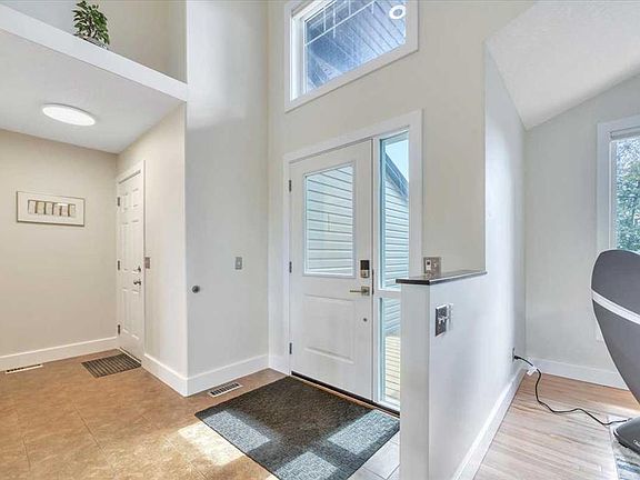 4th image of 188 SW Aspen Creek Cres