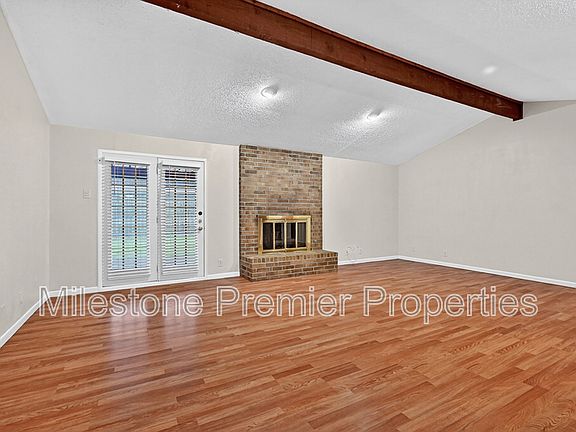 5th image of 2110 Oak Creek Cir