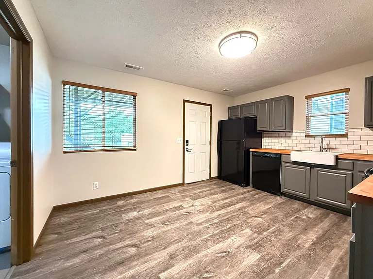 109 S 1st St #1 — Photo 9