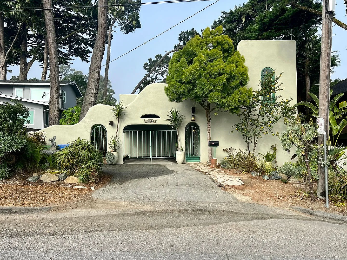 October 01, 2026 is a lovely 3 bedroom 2 bathroom Monterey home. — Photo 2