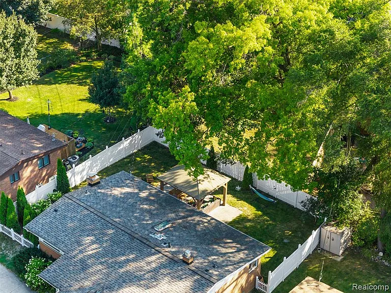 1085 Brooklawn Dr — Photo 47