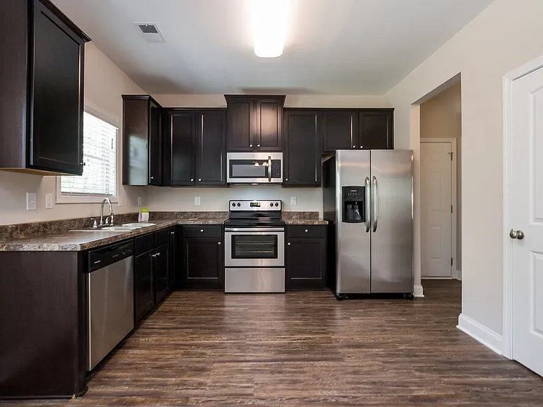 593 Joneus Dr — Photo 6