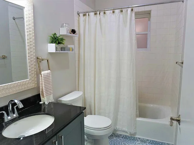 1948 N Hudson Ave #2 — Photo 2
