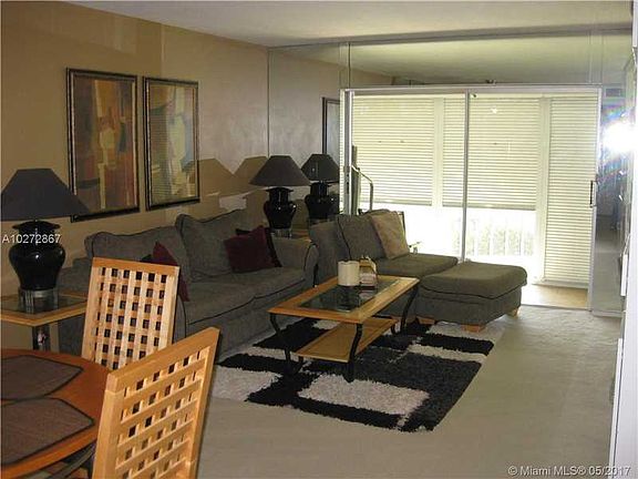 5th image of 950 Hillcrest Dr APT 206