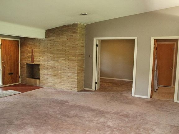 4th image of 946 Briarwood Ln
