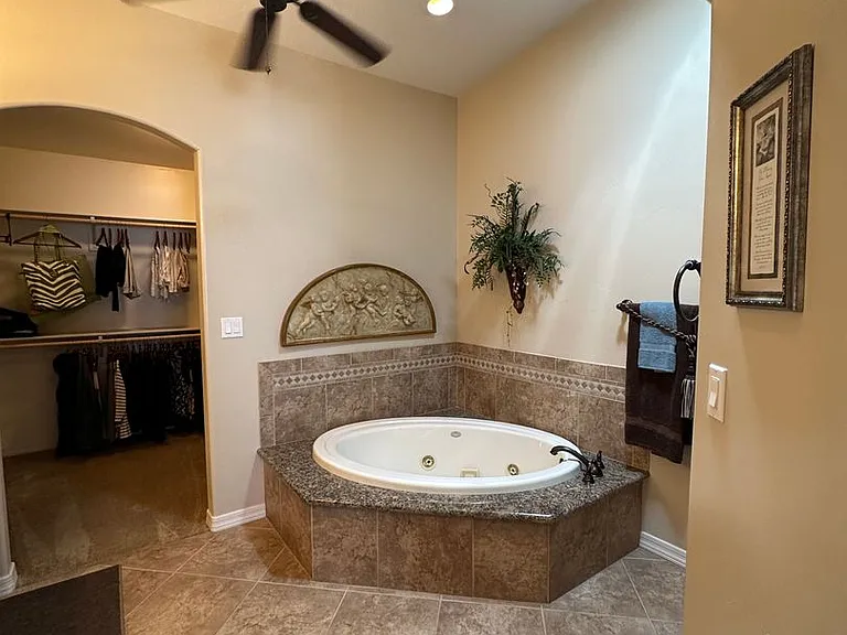 1840 Laramie Dr — Photo 9