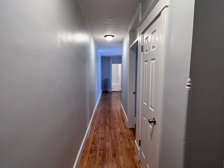 14 Kent Ave — Photo 2