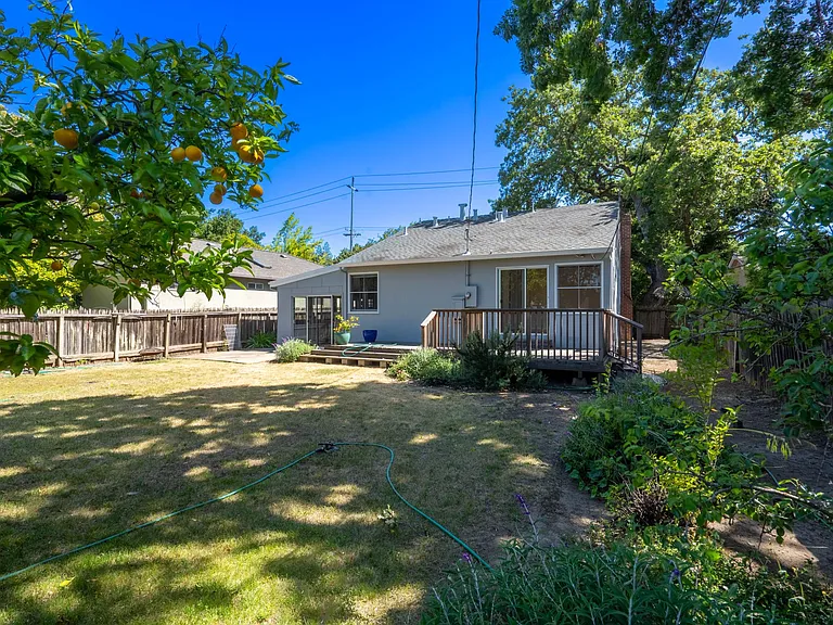 415 Bay Rd — Photo 28