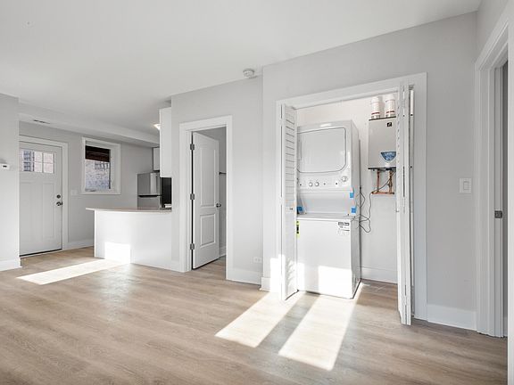 4th image of 873 N Paulina St APT 2R