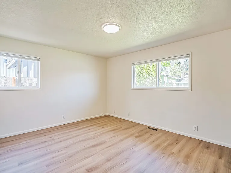 1554 SE Spruce St — Photo 14