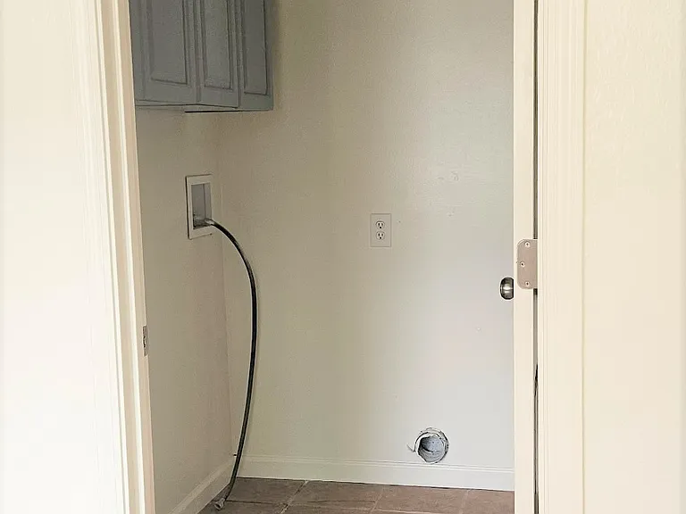 1829 Cherokee Dr #4 — Photo 8