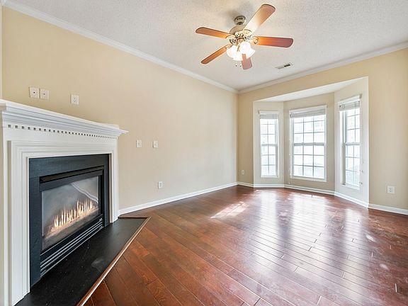 3rd image of 202 Hidden Springs Dr