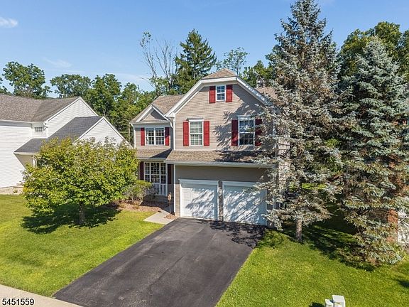 3rd image of 46 Saxton Dr