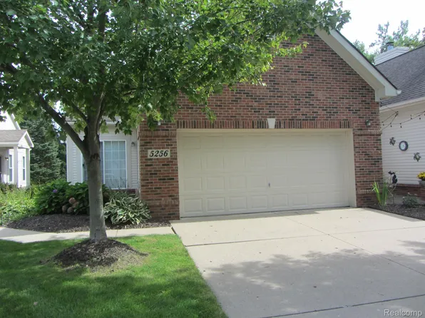 5256 S River Dr, Commerce Township, MI 48382