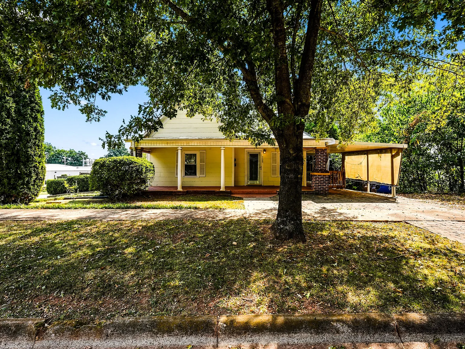 3 bed, 1950 sqft, $2,125 — Photo 2