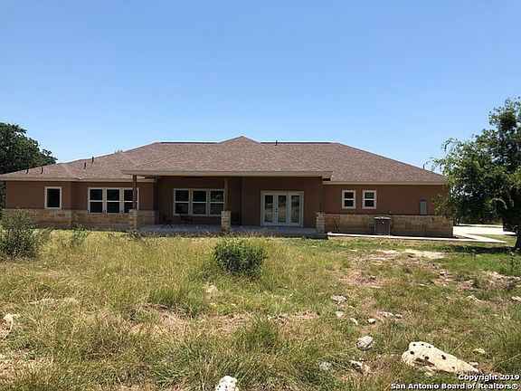 3rd image of 302 Red Oak Dr