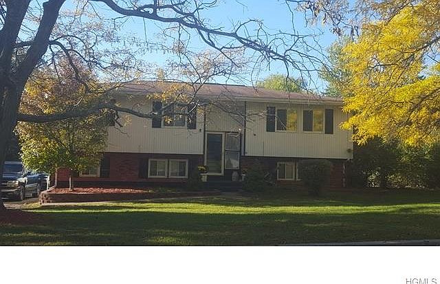 1st image of 10 Greenwood Dr