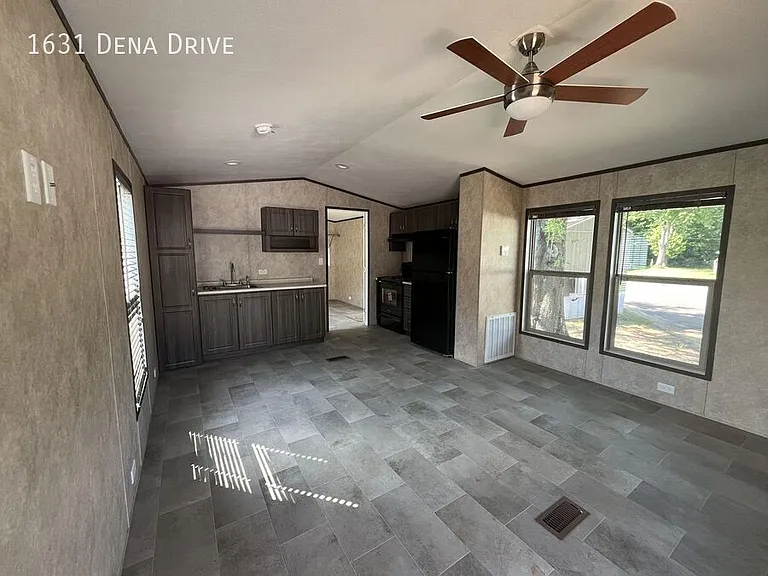 1631 Dena Dr — Photo 2