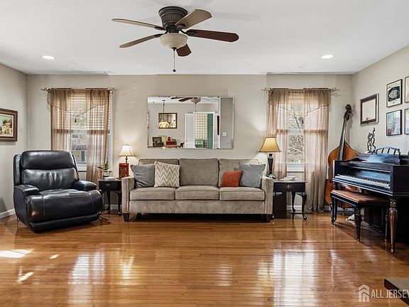4th image of 27 Summerall Rd