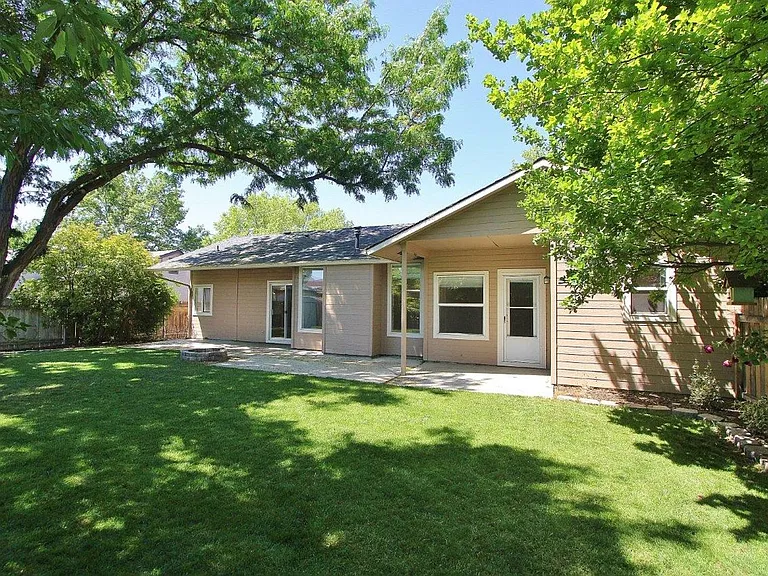 1334 N Gawaine Pl — Photo 24