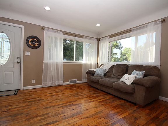 2nd image of 2114 Dorchester Ave