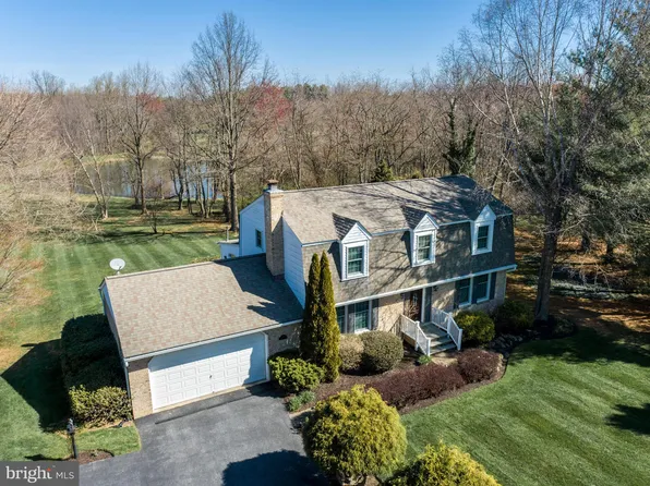 594 Scott Dr, Westminster, MD 21157