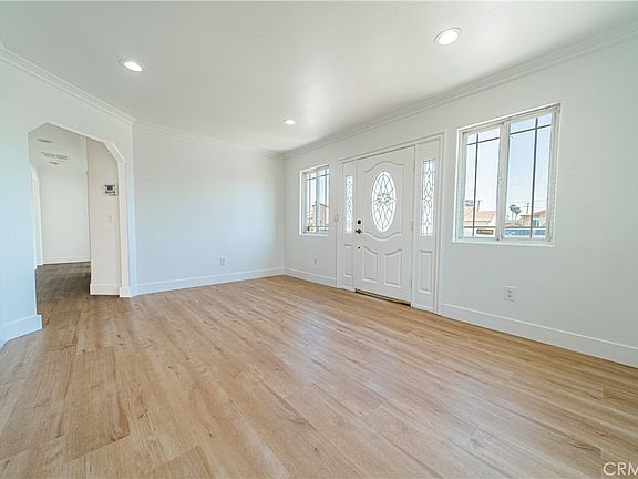 3rd image of 3521 Travis Ave