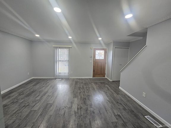 5th image of 8410 Hickory Dr