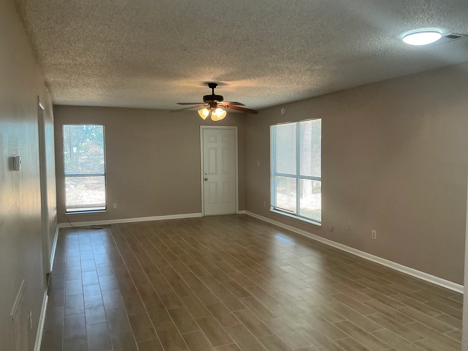 3 bed, 1300 sqft, $1,450 — Photo 2