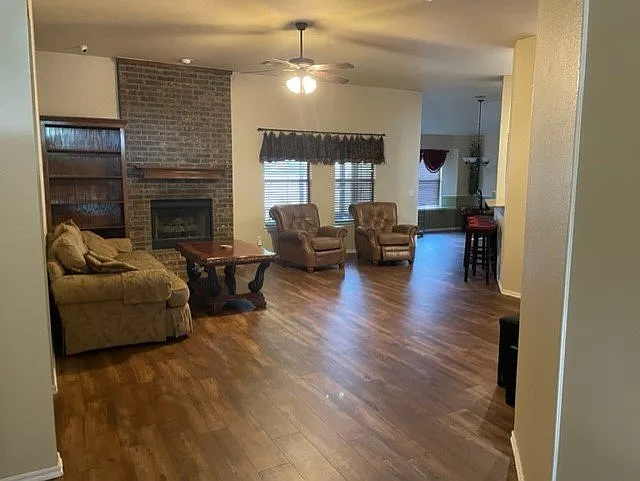 3 bed, 1791 sqft, $1,900 — Photo 2