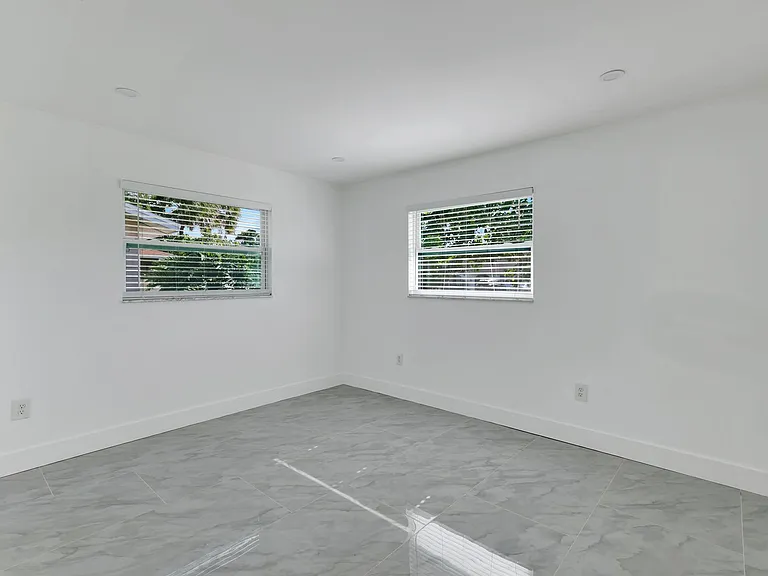 939 Bluebird St — Photo 15