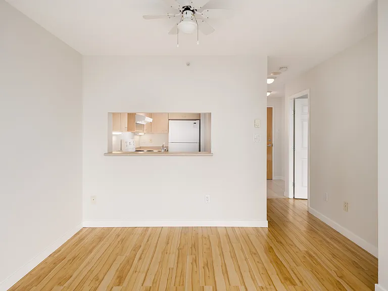 1148 Heffley Cres #1301 — Photo 5