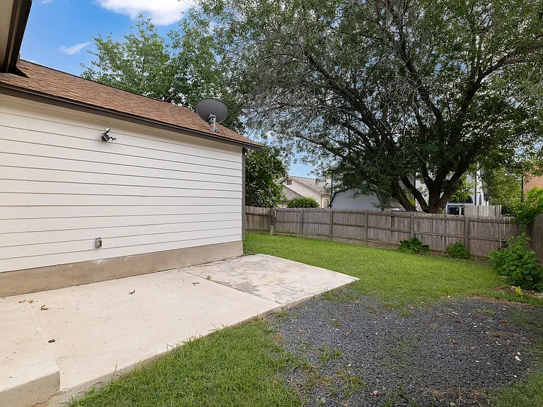 Cavern Park Dr — Photo 22