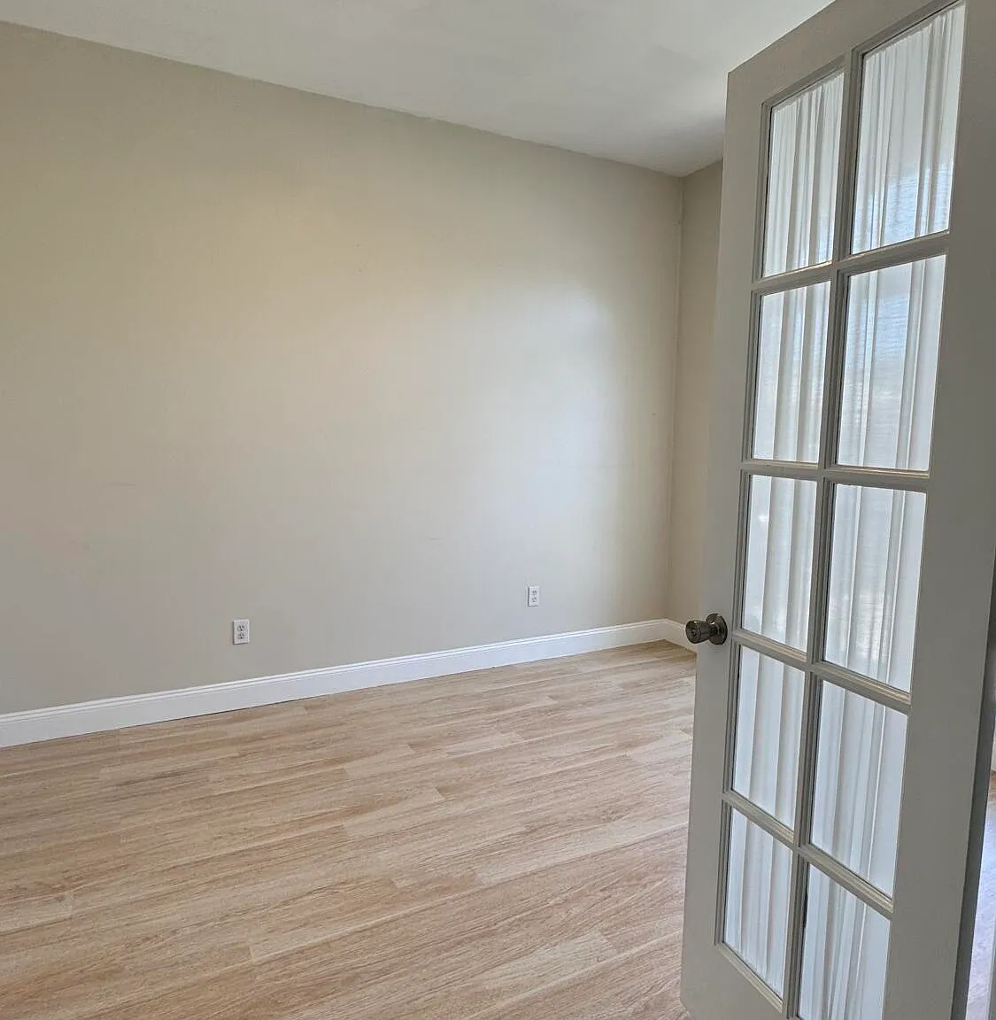 4 bed, 2.0 bath, 2008 sqft, $2,200 — Photo 3