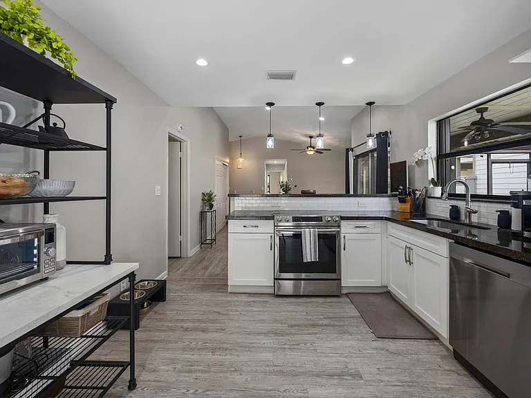 2482 Bedford Mews Dr — Photo 17