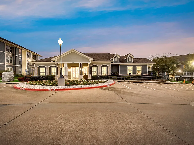 The Encore at Sam Houston - Student Living Priced Per Room — Photo 17
