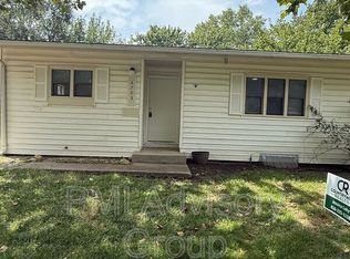 6703 SW Greencastle Dr, Topeka, KS 66619