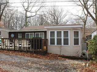 18 Cottage Rd, Baiting Hollow, NY 11933