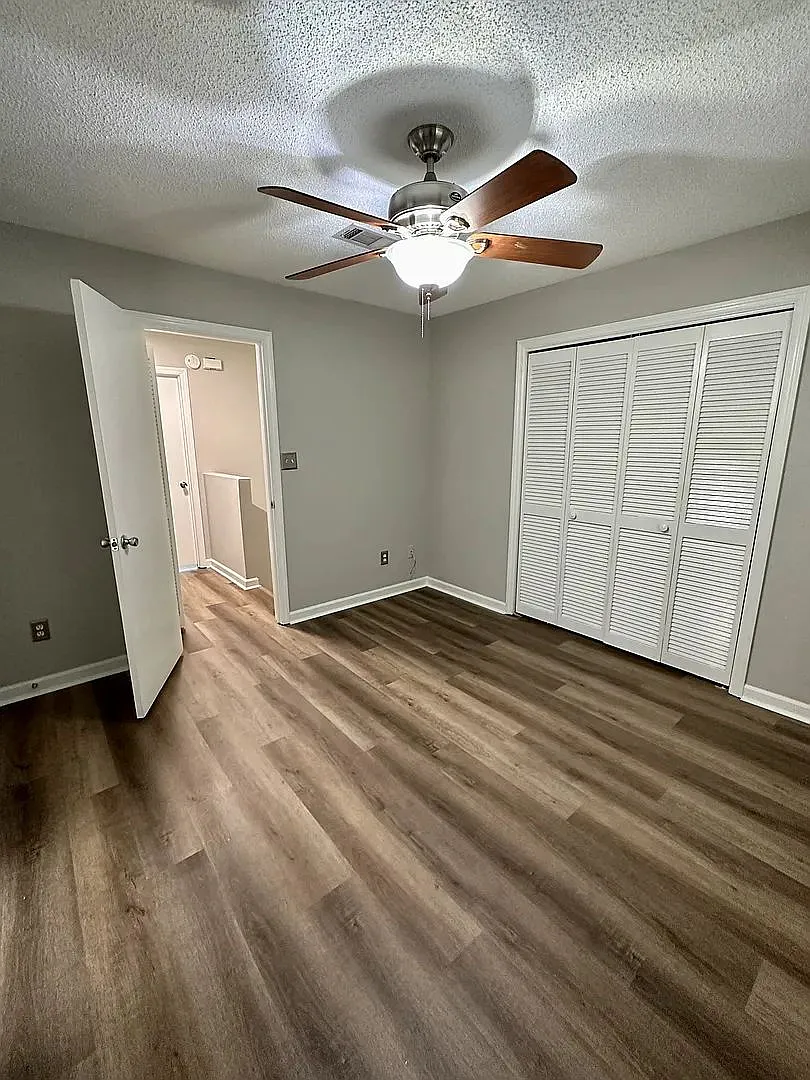 2 bed, 2.5 bath, 1327 sqft, $1,400 — Photo 4