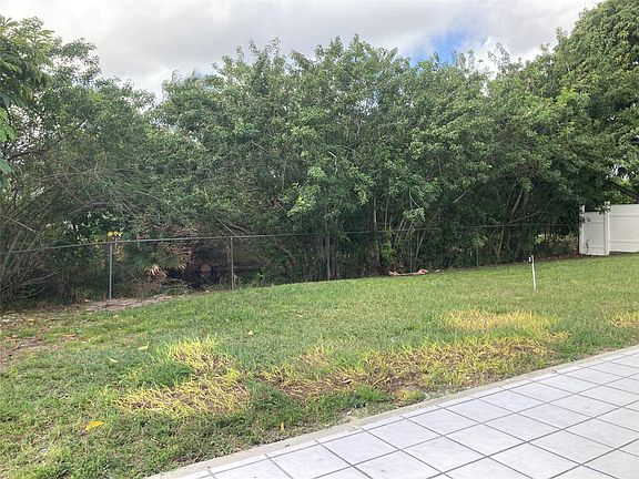 4th image of 6230 SW 4th Pl