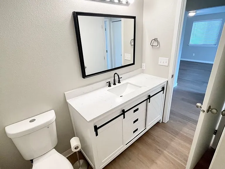 Driscoll Ln. 4-Plex — Photo 13