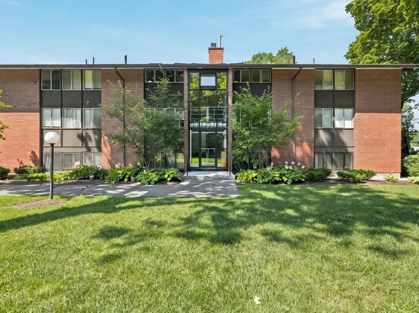 3 Longwood Dr #103, Andover, MA 01810